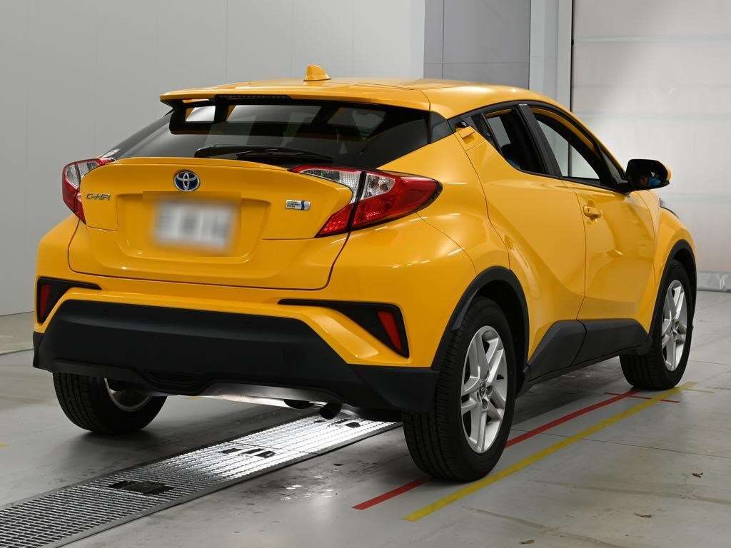 2022 Toyota C-HR S auction photo 2