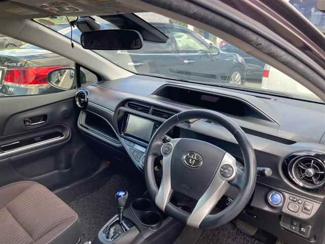 2016 Toyota Aqua G auction photo 3