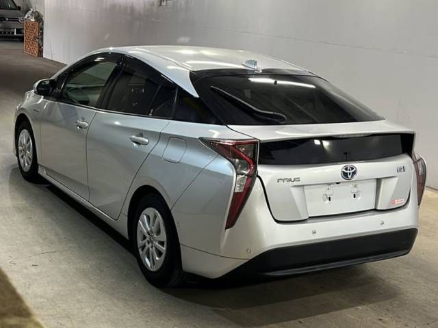 2017 Toyota Prius Sセーフティプラス auction photo 3