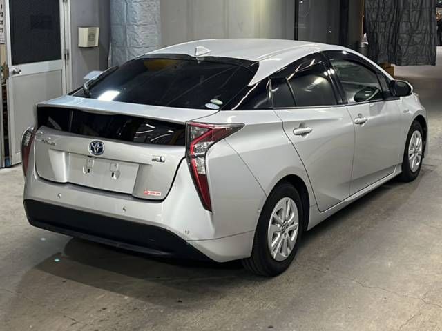 2017 Toyota Prius Sセーフティプラス auction photo 5