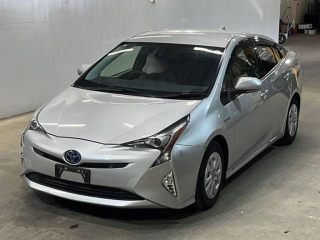 Japan Auction Vehicles 7 2017 Toyota Prius Sセーフティプラス auction photo