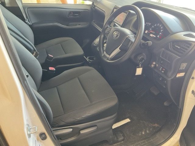 2014 Toyota Noah auction photo 4
