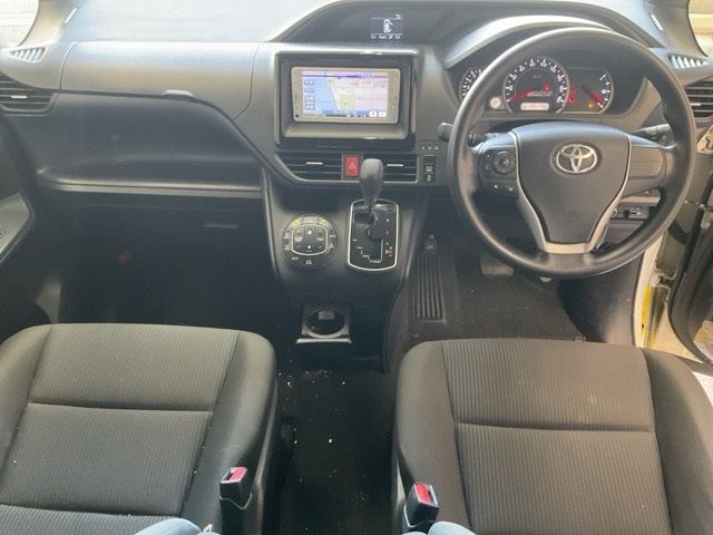 2014 Toyota Noah auction photo 5