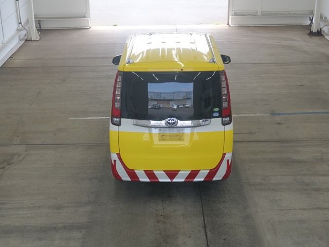 2014 Toyota Noah auction photo 3