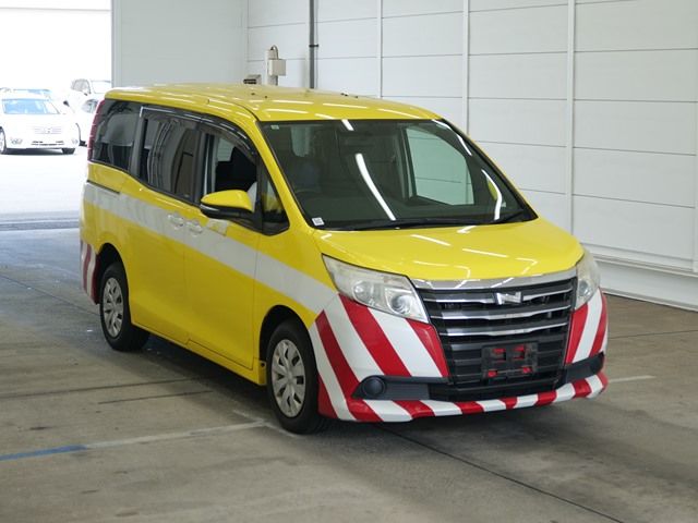 2014 Toyota Noah Japan auction vehicle