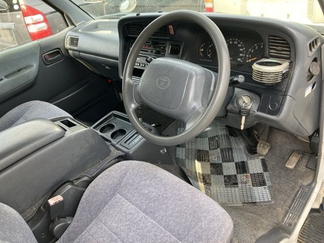 2003 Toyota Hiace auction photo 4