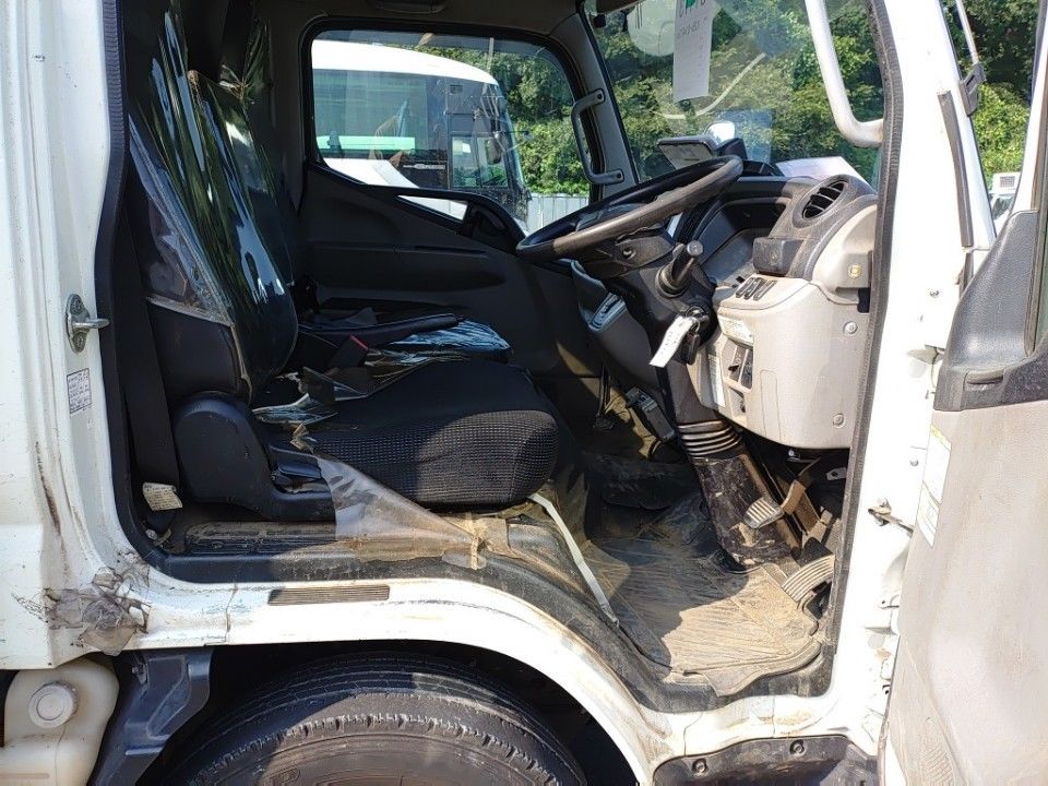 2021 Mitsubishi Fuso Canter auction photo 3