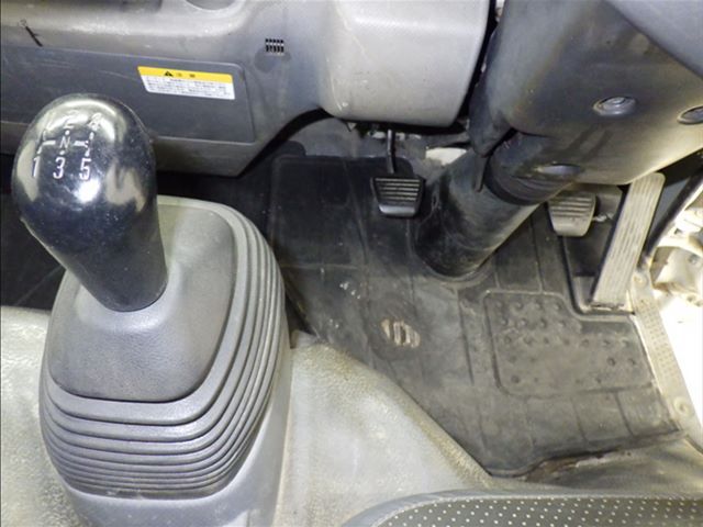 2010 Isuzu Elf dump auction photo 7