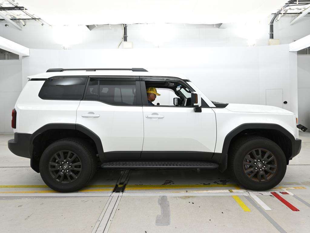 2025 Toyota Land Cruiser 250 VX 4WD auction photo 3