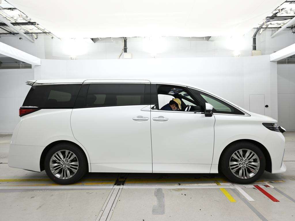 2026 Toyota Alphard Z 4WD auction photo 3