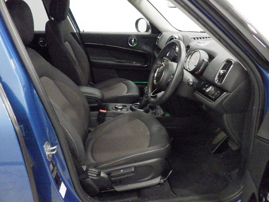 2019 MINI ミニ ワゴン Cooper D Crossover auction photo 6