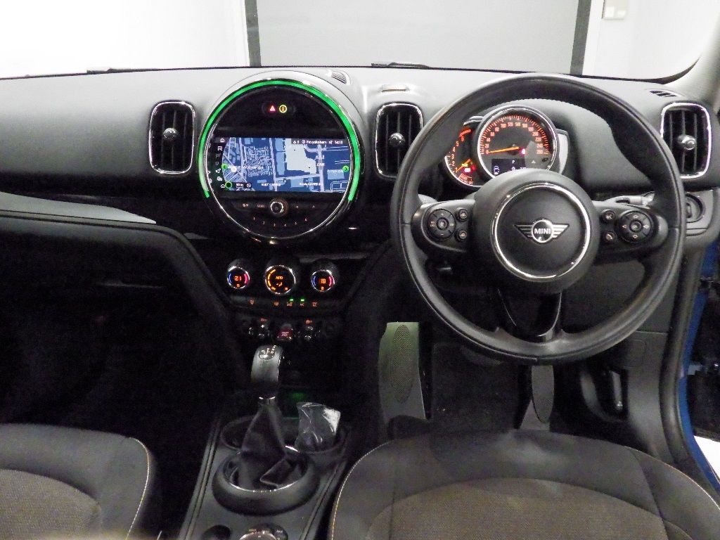 2019 MINI ミニ ワゴン Cooper D Crossover auction photo 3