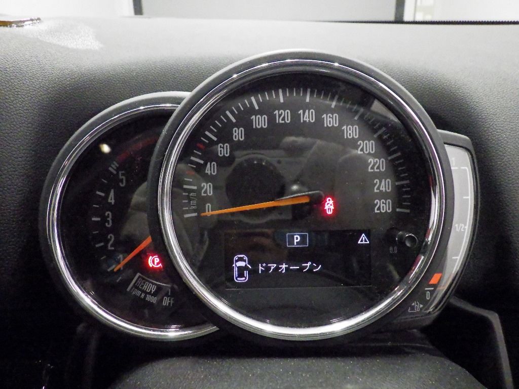 2019 MINI ミニ ワゴン Cooper D Crossover auction photo 10