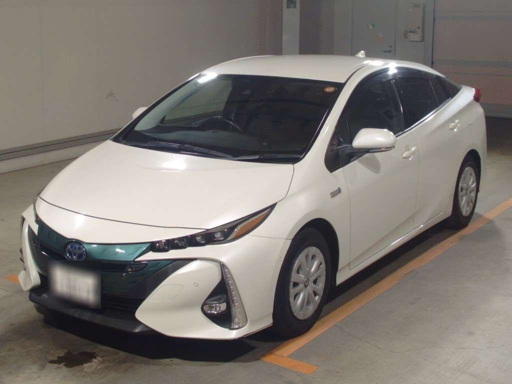 Japan Auction Vehicles 4 2019 Toyota Prius PHEV Sナビパッケージセーフティプラス auction photo