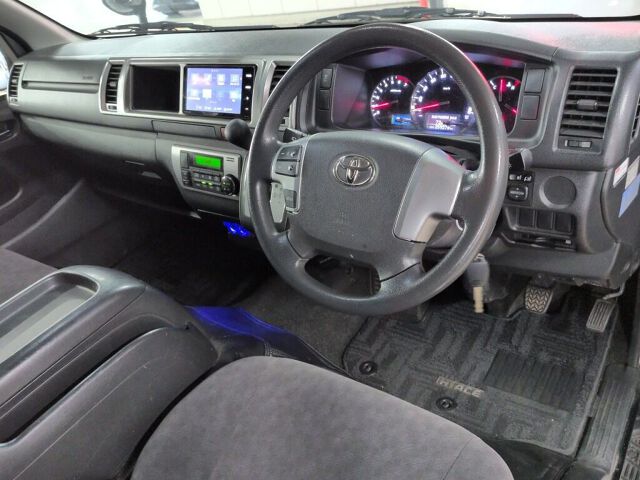 2016 Toyota Hiace GL 4WD auction photo 3