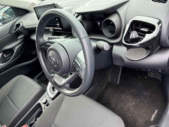 2023 Toyota Yaris Cross G 4WD auction photo 3