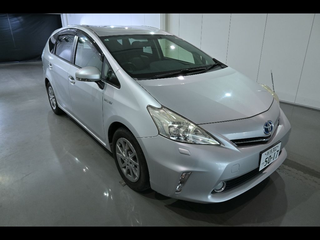 2014 Toyota Prius Alpha G Japan auction vehicle