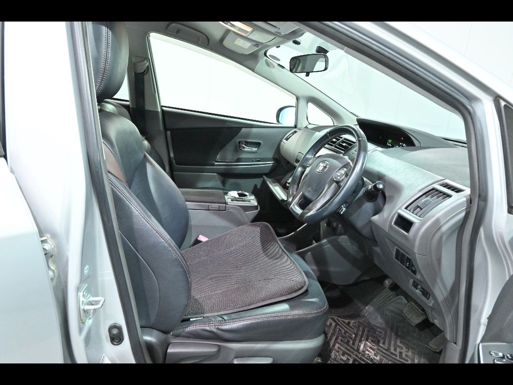 2014 Toyota Prius Alpha Gチューンブラック auction photo 6