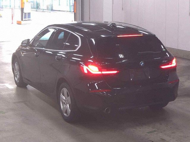 2020 BMW 1 Series 118Iプレイコンフォト auction photo 2