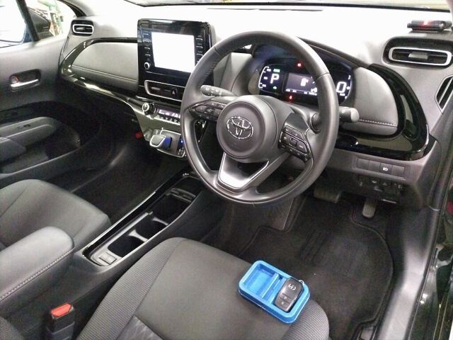 2025 Toyota Aqua G 4WD auction photo 3