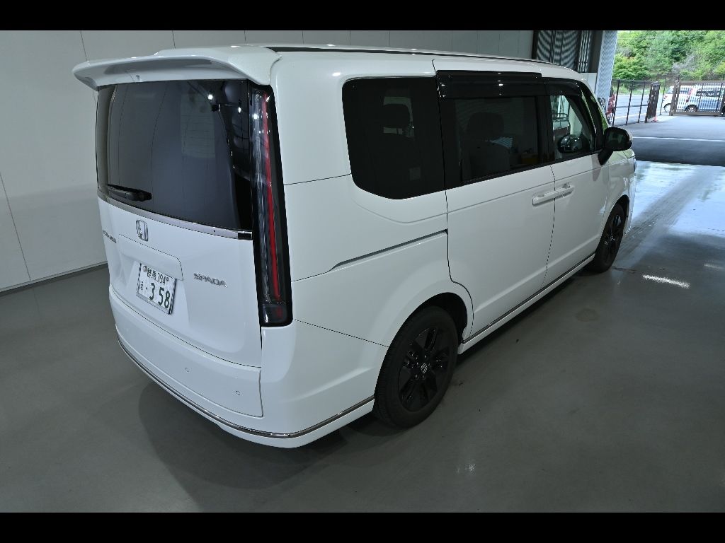 2022 Honda Stepwgn 4WD 7人 auction photo 2
