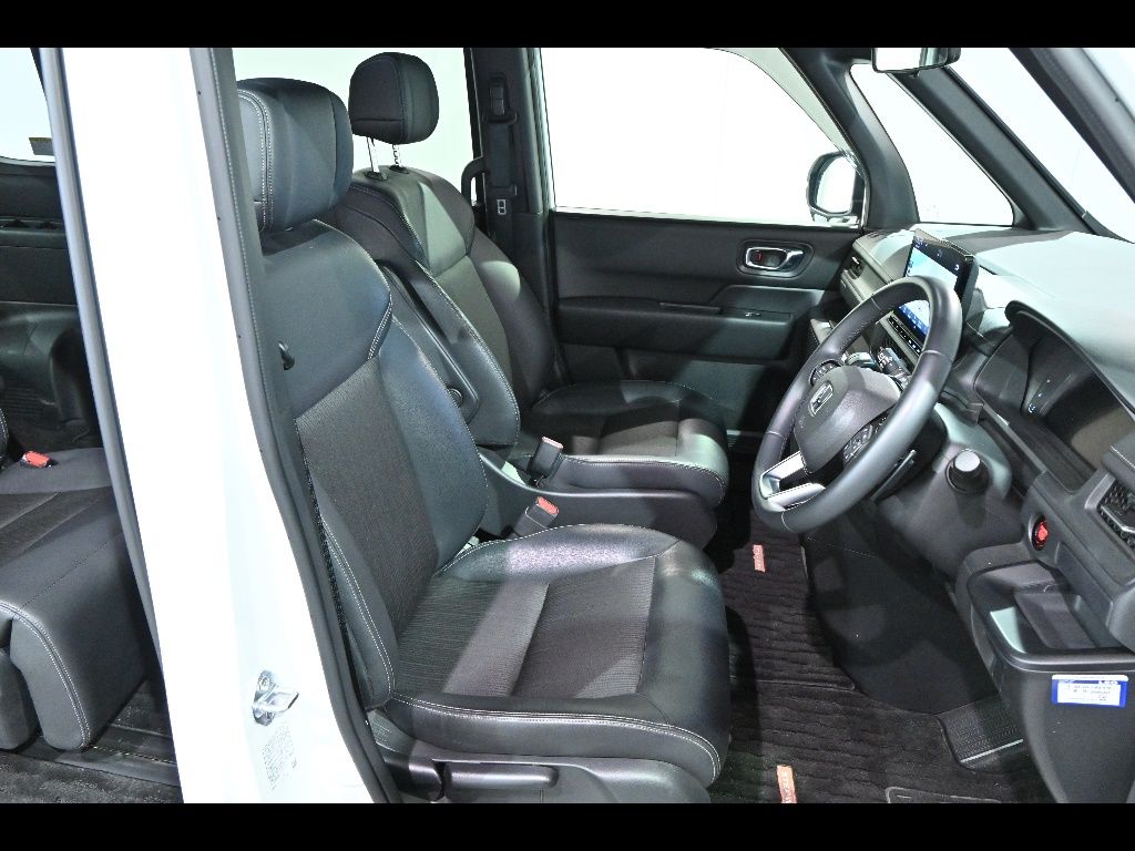 2022 Honda Stepwgn 4WD 7人 auction photo 6