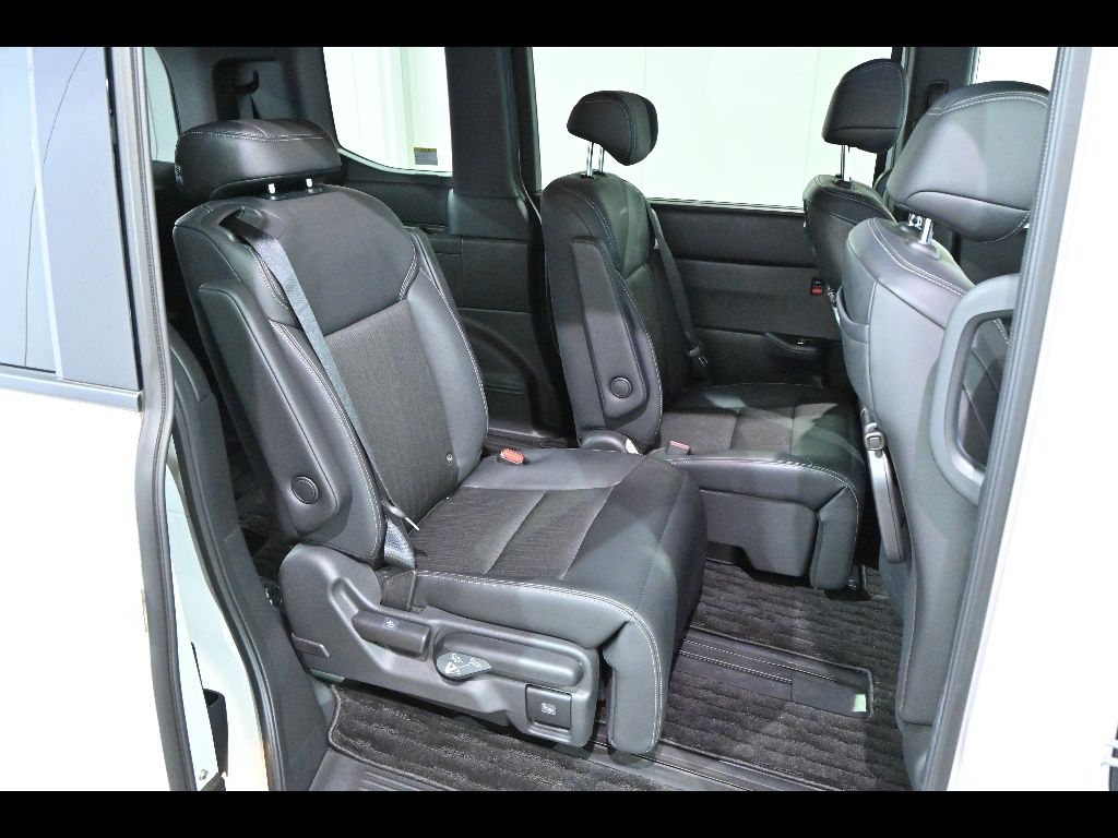 2022 Honda Stepwgn 4WD 7人 auction photo 7