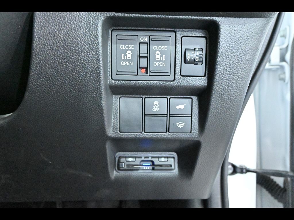 2022 Honda Stepwgn 4WD 7人 auction photo 11