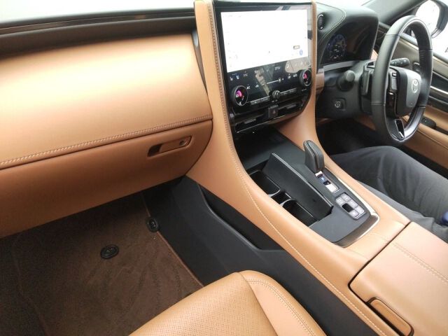 2025 Toyota Vellfire Z Premier auction photo 3