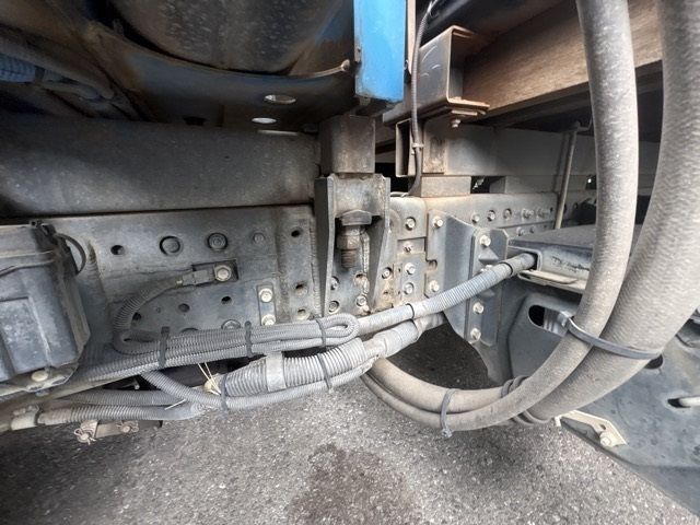 2017 Mitsubishi Fuso Canter Flat crane, 3-stage auction photo 12