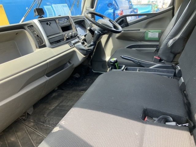 2017 Mitsubishi Fuso Canter Flat crane, 3-stage auction photo 5