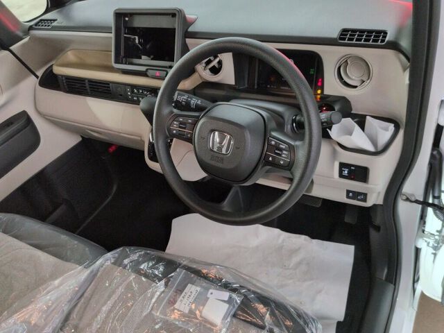 2026 Honda N-BOX Base grade 4WD auction photo 3