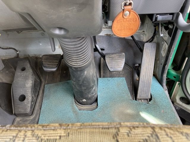 2011 Isuzu Forward ヒラ.クレーン auction photo 4