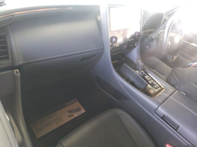 2024 Toyota Vellfire Z Premier auction photo 3