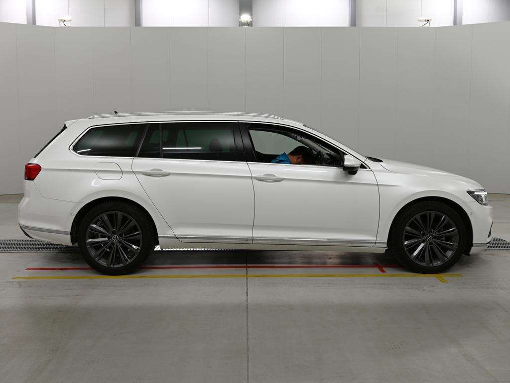 2021 Volkswagen VW パサートヴァリアント TDI Elegance Advance auction photo 3