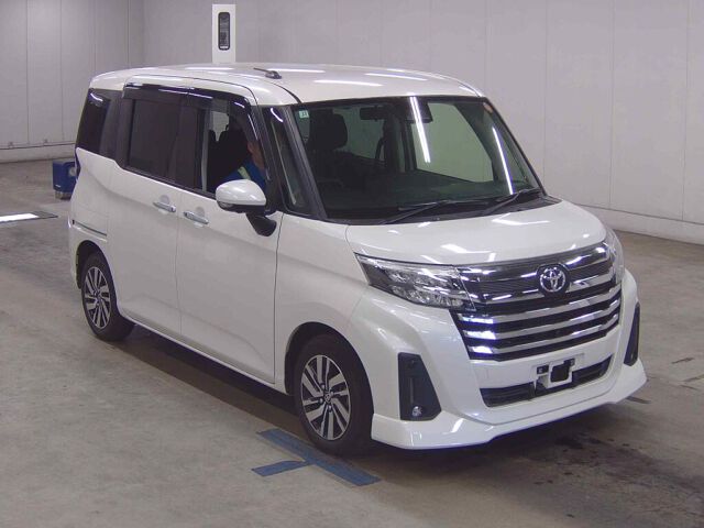 2025 Toyota Roomy Custom G 4WD Japan auction vehicle