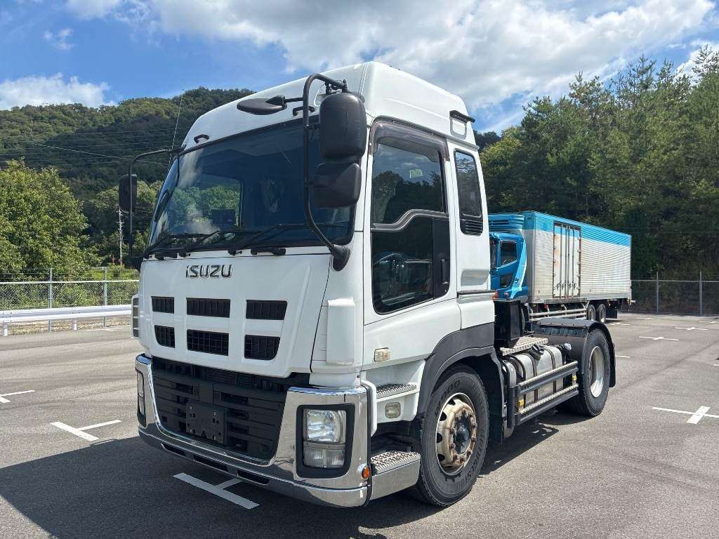 Japan Auction Vehicles 4 2012 Isuzu Giga トラクタ auction photo