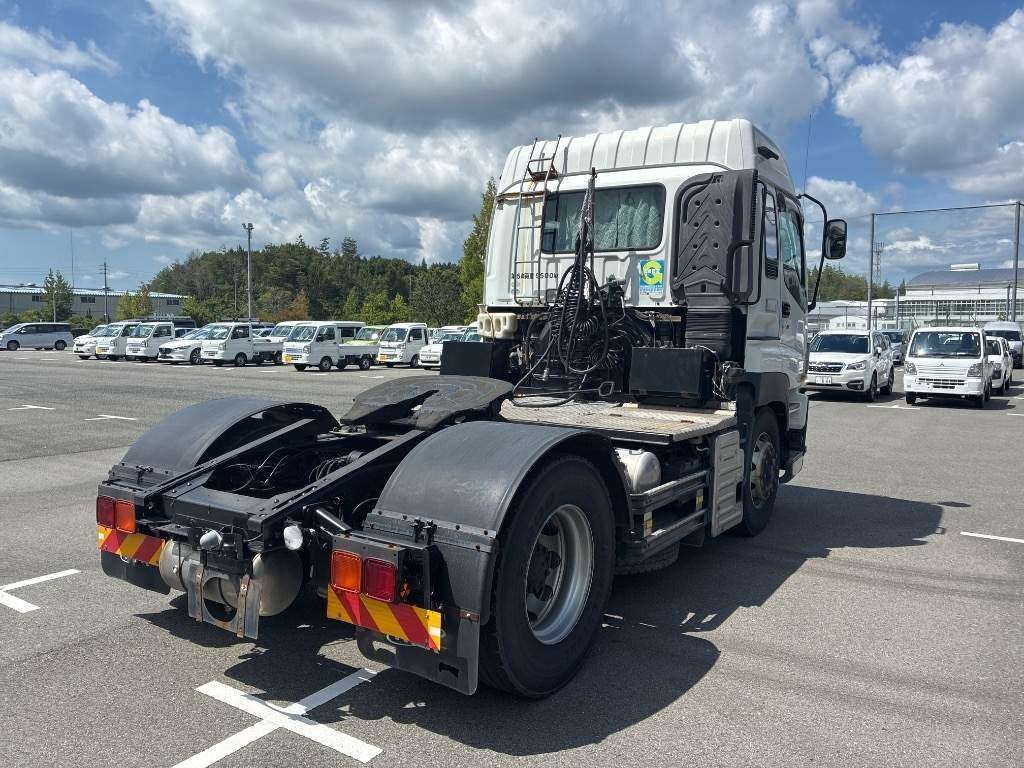 2012 Isuzu Giga トラクタ auction photo 2