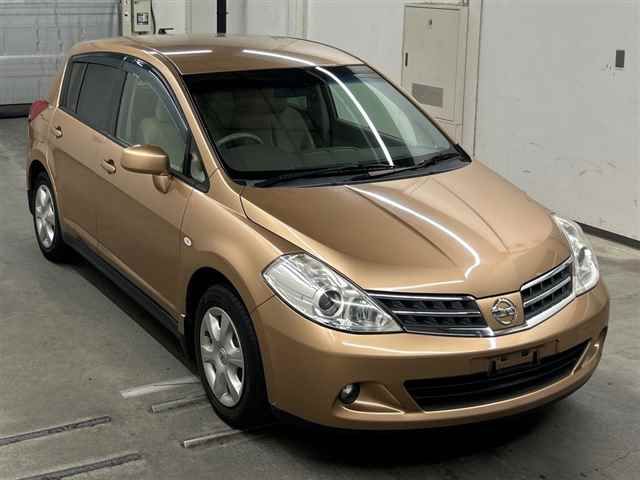 2010 Nissan ティーダ 15G Japan auction vehicle
