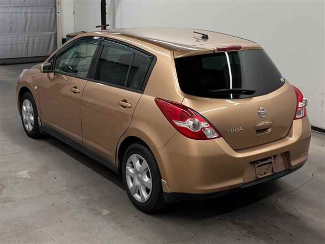 2010 Nissan ティーダ 15G auction photo 2