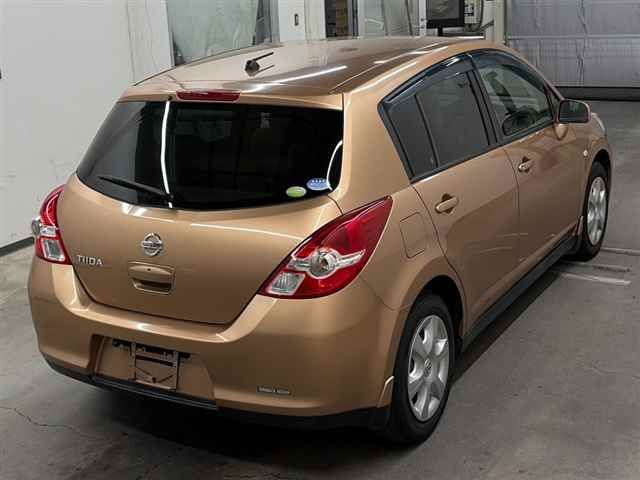 2010 Nissan ティーダ 15G auction photo 5