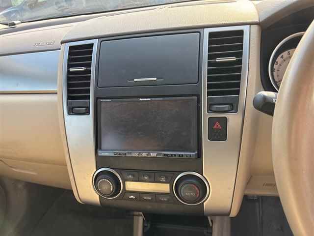 2010 Nissan ティーダ 15G auction photo 6