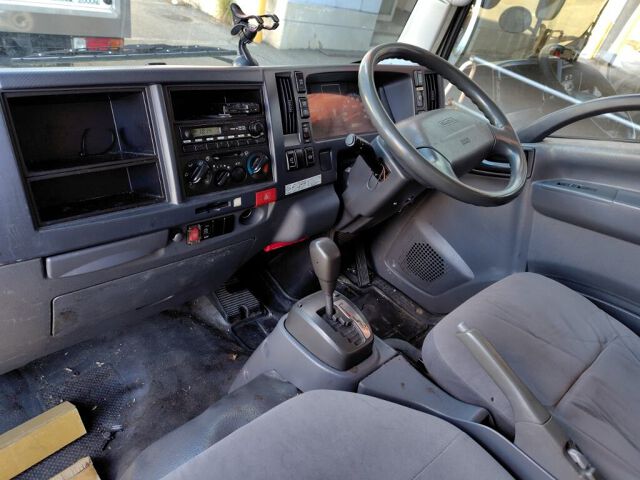 2013 Isuzu Elf Panel van auction photo 3