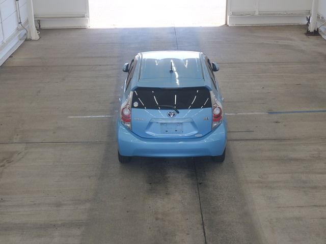 2013 Toyota Aqua S auction photo 3
