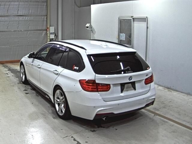 2014 BMW 3 Series 320dツーリング Mスポーツ auction photo 2