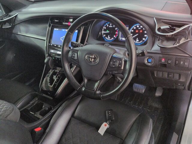2019 Toyota Harrier Premier Style Noir auction photo 3