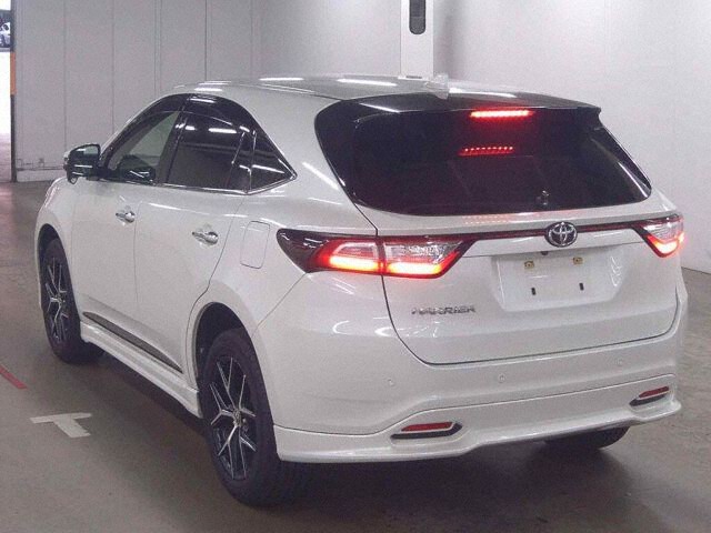 2019 Toyota Harrier Premier Style Noir auction photo 2
