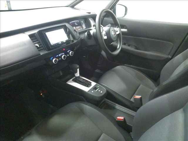 2022 Honda Fit 4WD ベーシック auction photo 3