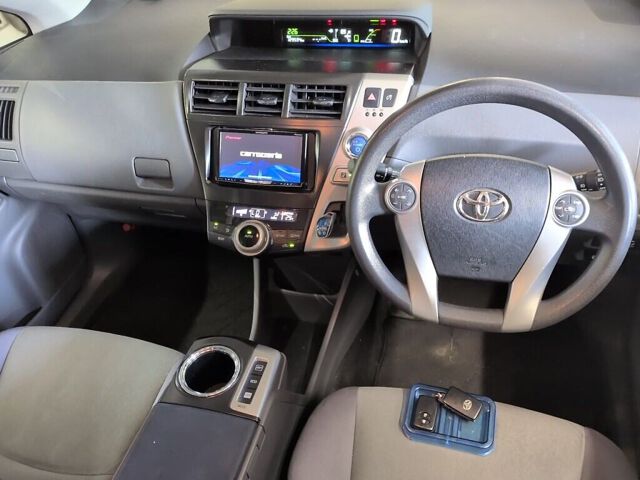 2013 Toyota Prius Alpha S Lセレクション auction photo 3