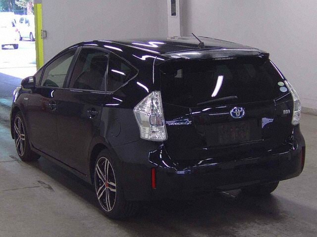 2013 Toyota Prius Alpha S Lセレクション auction photo 2